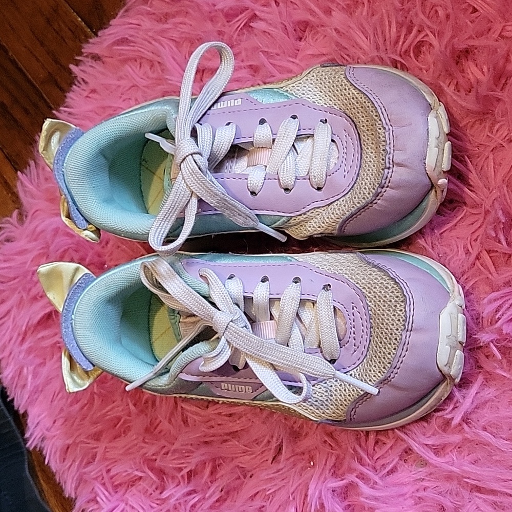 LOL Puma tennis shoes size 10.5